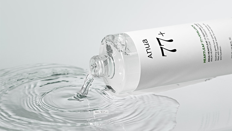 Anua Heartleaf 77% Soothing Toner pouring onto a reflective surface